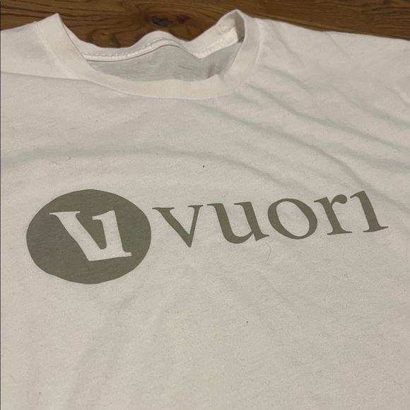 Vuori White Short Sleeve Men's Tee - Picture 2 of 4